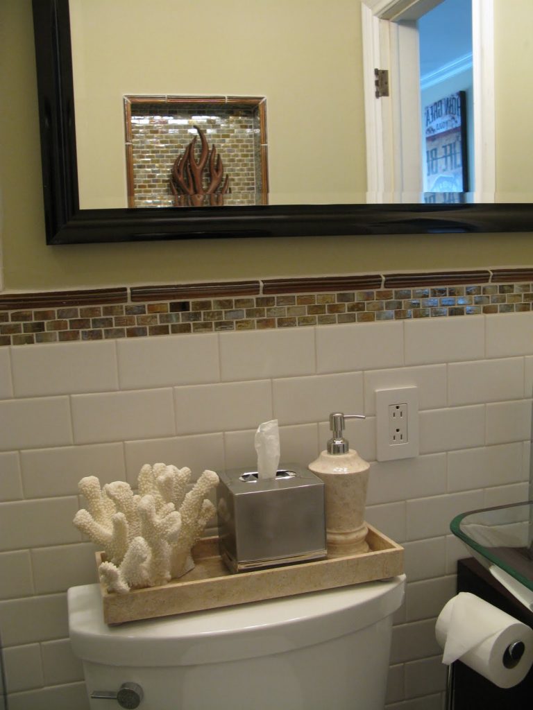 Inspirations for Decorating Small Bathrooms on Small Budget 1